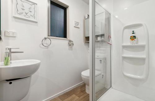 Onetangi House | Kererū Cabin