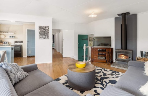 Richmond Heights House | Kererū Lodge – Two Mile Bay Holiday Home
