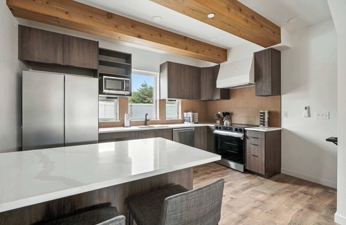 Kerns House | Kerns 6BR Gem - New Build, Spanish Flair