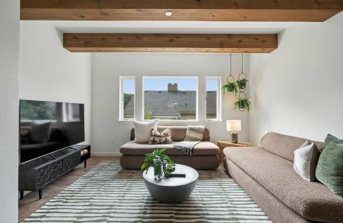 Kerns House | Kerns 6BR Gem - New Build Spanish Flair