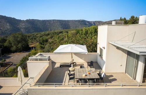 Eilon Apartment | Keshet Eilon Galilee Views Retreat by Sea N' Rent