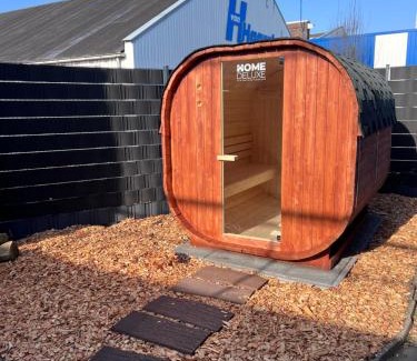 Bruggenmors Villa | Kess Maison, Gehele villa met SAUNA en dakterras Enschede
