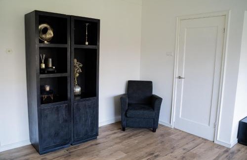 Bruggenmors Villa | Kess Maison, Gehele villa met SAUNA en dakterras Enschede