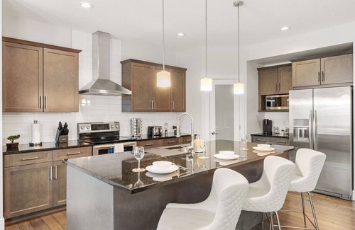 Southwest Edmonton House | Keswick Luxury Home King Bed 2 Living Rooms