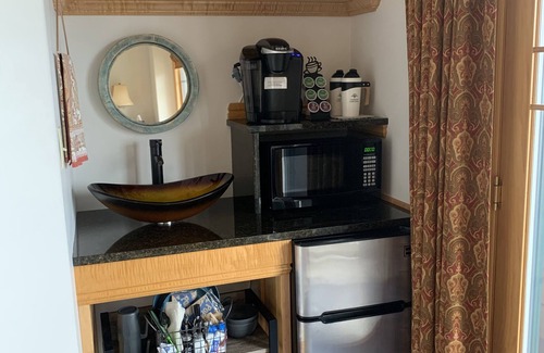 Allouez Apartment | Keweenaw Castle Guest Wing: Lake Superior Luxury Sauna/Hot Tub/Massages.