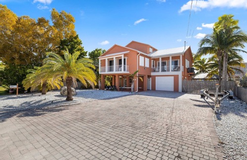 Ocean Isle Estates House | Key Largo 5/5, Pool, Jacuzzi, Outdoor Kitchen, Tiki Hut, 70 ft wide dock, Ocean