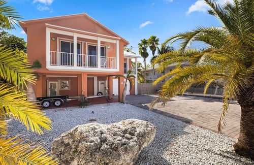 Ocean Isle Estates House | Key Largo 5/5, Pool, Jacuzzi, Outdoor Kitchen, Tiki Hut, 70 ft wide dock, Ocean