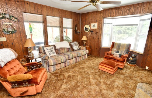 Cascade House | Key's Loaf N Shed - Peaceful private Cabin near Herrick Reservoir - WiFi - Firepit - Pet Friendly