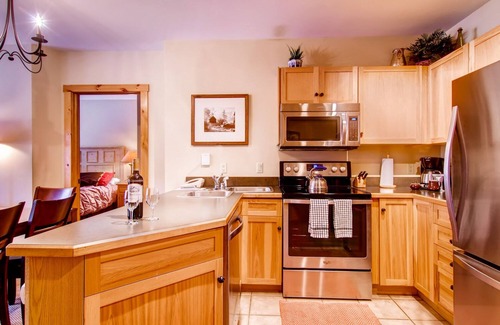 Keystone Condo | Keystone 2 bed 2 bath in River Run Village - walk to ski lifts.