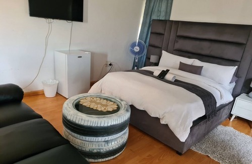 Greater Johannesburg Metropolitan Area Hotel | Khahiligi Investment Properties Guest