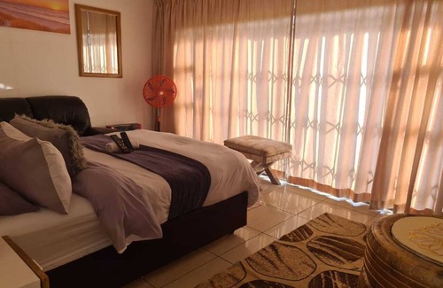 Greater Johannesburg Metropolitan Area Hotel | Khahiligi Investment Properties Guest