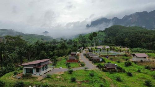 Khlong Sok Resort | Khaosok River Stone Resort & Camp