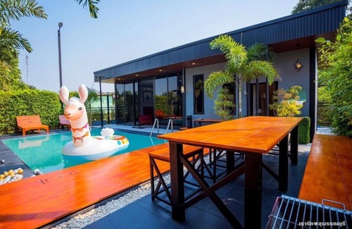 U Thong Villa | Khongdonat Premium Pool Villa