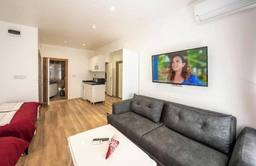 Gumussuyu Mahallesi Apartment | KİNG SUİTE DİAMANTE LUXURY