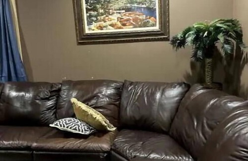 Elizabethtown Apartment | Kick back and relax in this Calm Stylish Spave