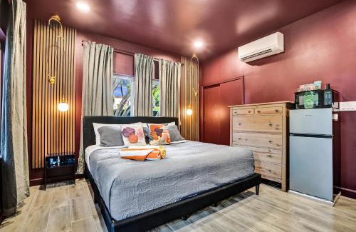 Wilton Manors House | Kiki 5 - Men's Clothing optional Guest Houses
