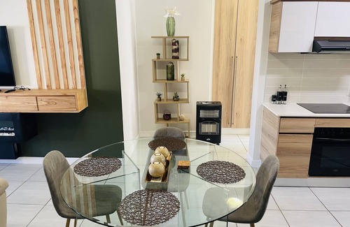 Greater Johannesburg Metropolitan Area Apartment | Kikuyu Waterfall Luxury 2 Bedroom Apartment