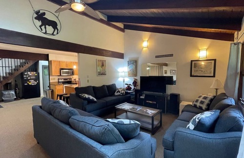 Killington Apartment | Killington Chalet - Ideal Location, Hot Tub