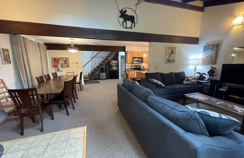 Killington Apartment | Killington Chalet - Ideal Location, Hot Tub