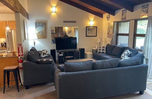Killington Apartment | Killington Chalet - Ideal Location, Hot Tub