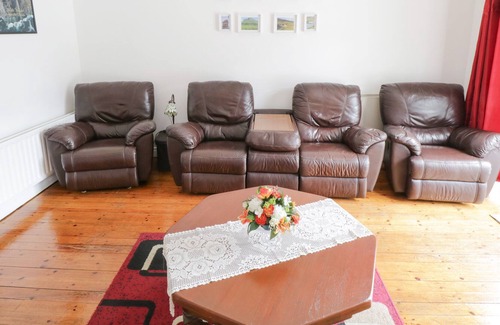 Ballina Apartment | KILTARTAN HOUSE, family friendly in Ballina, County Mayo