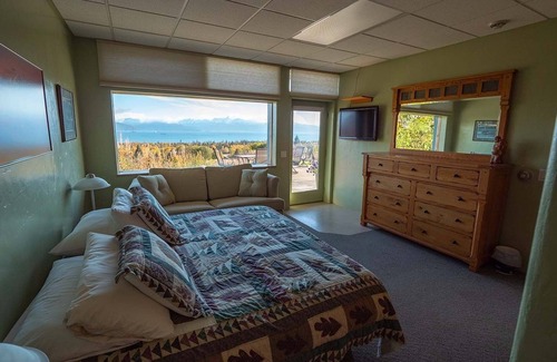 Homer Bed & Breakfast | Kindness Room – Good Karma Inn – Bed and Breakfast in Homer, Alaska