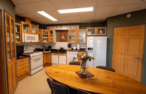 Homer Bed & Breakfast | Kindness Room – Good Karma Inn – Bed and Breakfast in Homer, Alaska