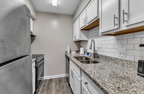 Durham Apartment | King 2BR Suite in Research Triangle Park
