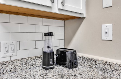 Durham Apartment | King 2BR Suite in Research Triangle Park