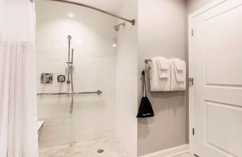 Cannonborough Elliotborough Hotel | King 583