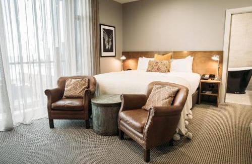 New Plymouth CBD Hotel | King and Queen Hotel Suites