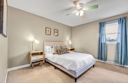 Winston - Salem House | King BD-Smart TVs, Outside City