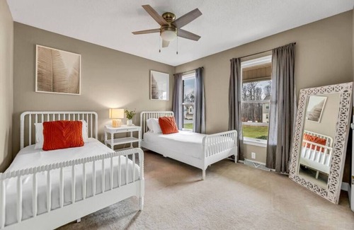 Winston - Salem House | King BD-Smart TVs, Outside City