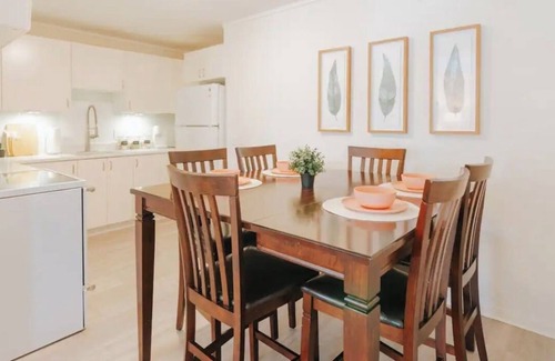 Poiciana Park II House | King Bed - Boho 2 bedroom 1 bath minutes from the Beach, Golf, Shopping & Zoo