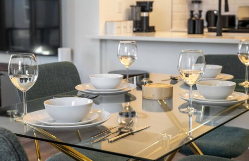 Springbank Hill House | King Bed » Garage » AC » Full Kitchen » 65`