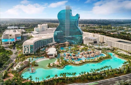 Tamarac House | King bed, Golfing, Free parking, Family Friendly