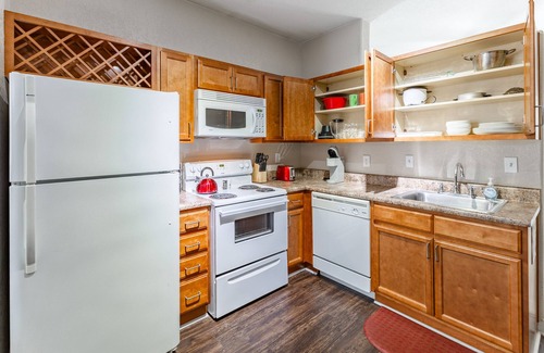 Huntsville Apartment | King Bed, Gym, Free Parking, Fast WiFi