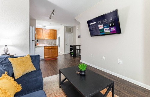 Huntsville Apartment | King Bed, Gym, Free Parking, Fast WiFi