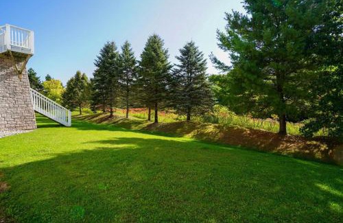Oro-Medonte Apartment | King bed, Jacuzzi Suite with full kitchen