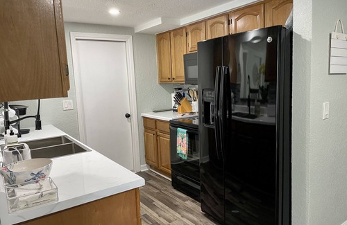 Colonial Hills House | King Bed Lovely Florida Home Near Beaches, Long Stays