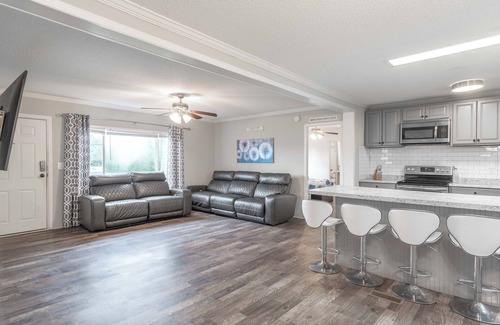 Madison House | King Bed Pet Friendly BBQ Grill Peaceful