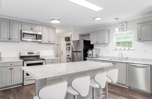 Madison House | King Bed Pet Friendly BBQ Grill Peaceful