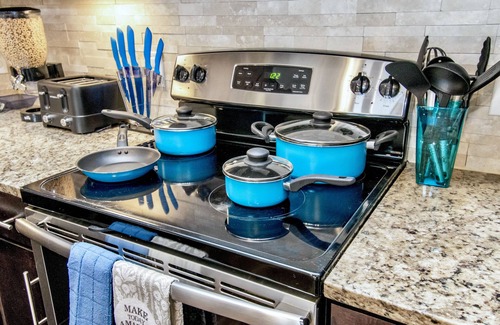 Midtown Apartment | King bed suite in midtown’