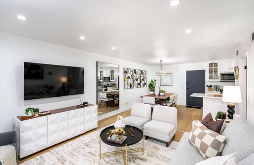 Valencia Condo | King Bed/Tennis Court/Fast Internet - Entire Condo