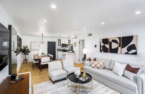 Valencia Condo | King Bed/Tennis Court/Fast Internet - Entire Condo