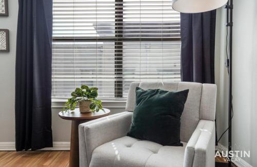 West Campus Apartment | King Beds and Memory Foam Sleeper in Vibrant ATX Apt