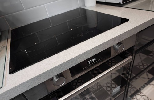 Markhouse Apartment | King Beds & Fast WiFi close to Shops, min walk to bus stop, 15 min to Tube