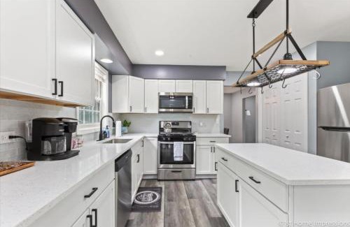 Antioch House | King beds, Free Wi-Fi, Gas Grill Cozy Antioch home