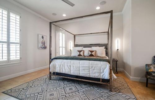 Fredericksburg House | King Beds Hot Tub On 290 Large Estate Kitchen