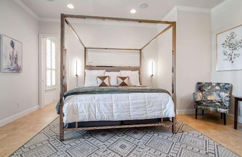 Fredericksburg House | King Beds Hot Tub On 290 Large Estate Kitchen